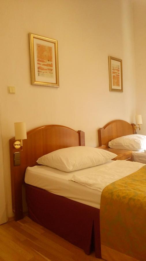 City Otel *